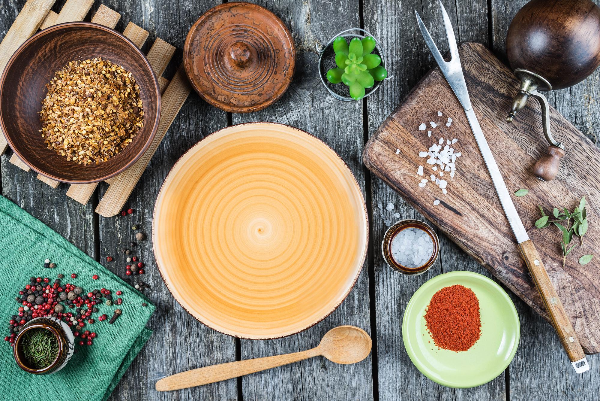 Tavolo con ingredienti selezionati